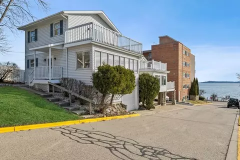328 Bay Vw, Fontana, WI 53125