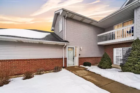 1296 Village Ctr #7, Somers, WI 53144