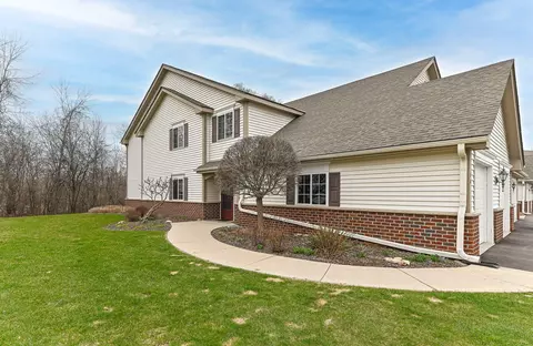 572 Pewaukee #E, Pewaukee, WI 53072
