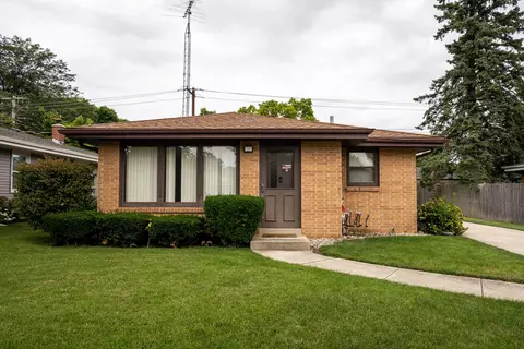37 Virginia, Racine, WI 53405