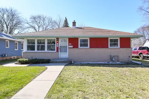2011 W Alvina, Milwaukee, WI 53221