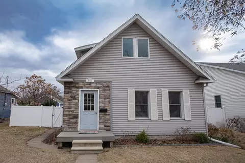 561 8th, Winona, MN 55987