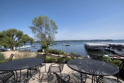 404 Deerpath #F, Fontana, WI 53125
