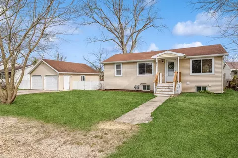 w910 Violet Road, Bloomfield, WI 53128