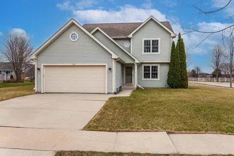 1326 Center, Hartford, WI 53027
