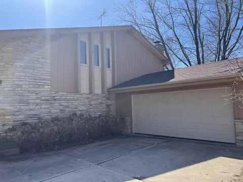 12619 N River Frst, Mequon, WI 53092