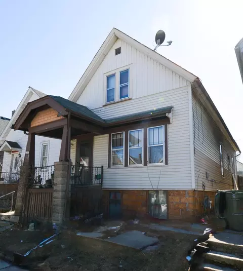 1301 W Scott, Milwaukee, WI 53204