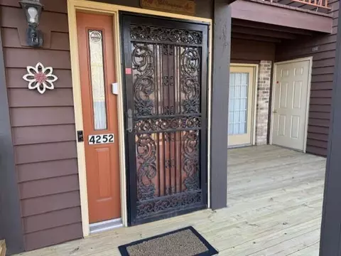 4252 S Ridgewood, Greenfield, WI 53221