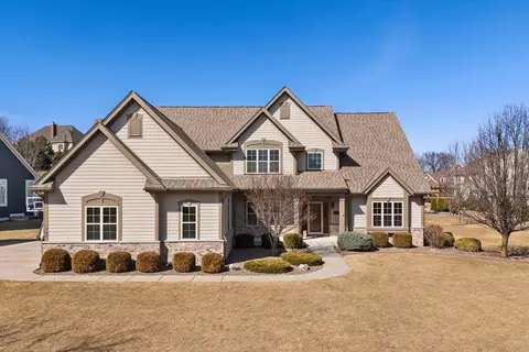 763 Stepping Stone, Pewaukee, WI 53072