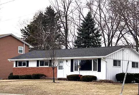 3610 Delahaut, Allouez, WI 54301