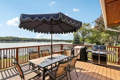 w1359 North Blue Spring Lake Drive, Palmyra, WI 53156