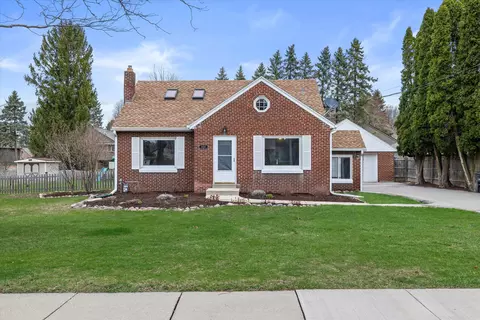 10540 W Howard, Greenfield, WI 53228