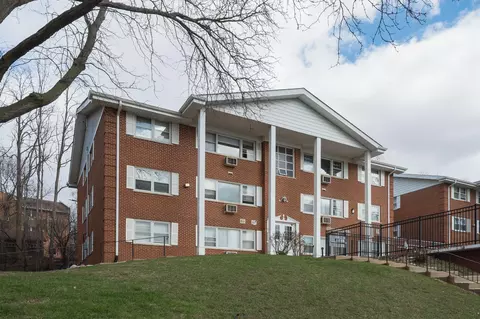 225 Country Clb #2D, Lake Geneva, WI 53147