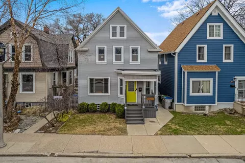 2954 S Kinnickinnic, Milwaukee, WI 53207