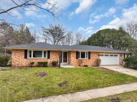 364 Robins, Burlington, WI 53105