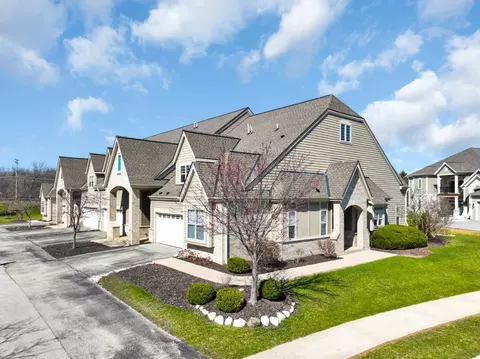 2850 Fox Lk #31, Waukesha, WI 53189