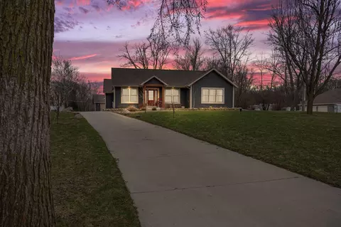3115 W Forest Hl, Franklin, WI 53132