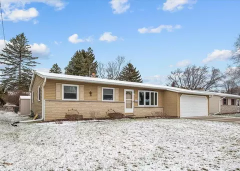 824 Meadowbrook, West Bend, WI 53090