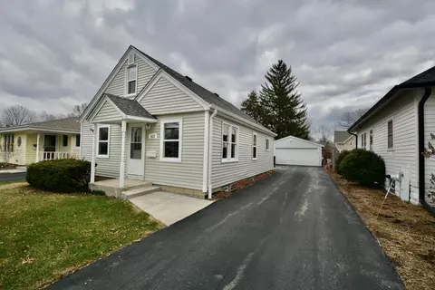 613 N Oakwood, Oconomowoc, WI 53066