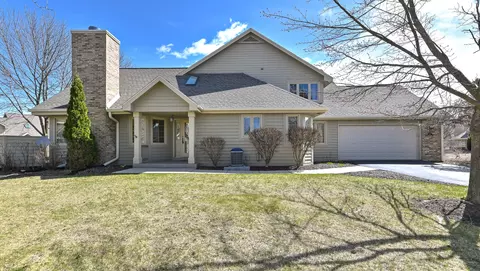 n21w24156 Dorchester #2D, Pewaukee, WI 53072