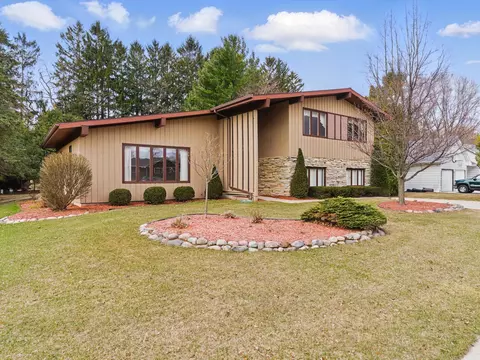 4512 Forest Hls, Two Rivers, WI 54241