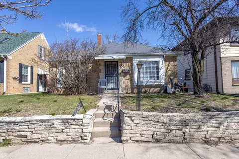 7018 W Hampton, Milwaukee, WI 53218