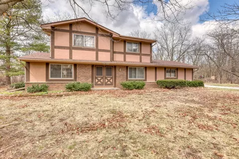 w315s7605 Lakecrest, Mukwonago, WI 53149