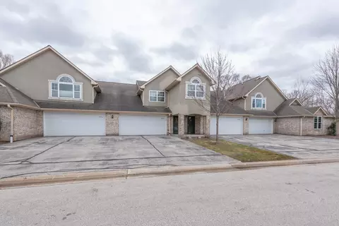 9185 W Elm #E, Franklin, WI 53132
