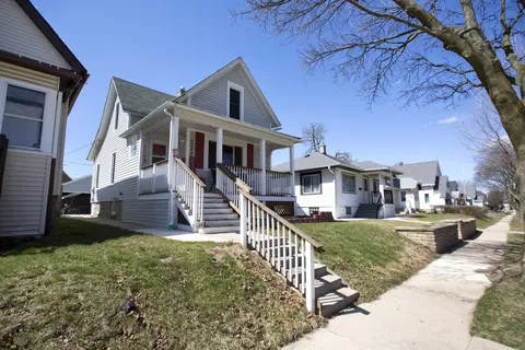 2049 S 71st, West Allis, WI 53219