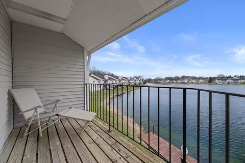 8412 S Tuckaway Shrs, Franklin, WI 53132