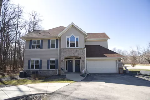 5427 W Cobblestone #A, Franklin, WI 53132