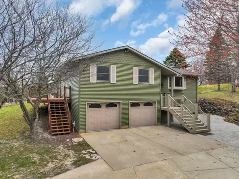 2201 Crossway, Burlington, WI 53105