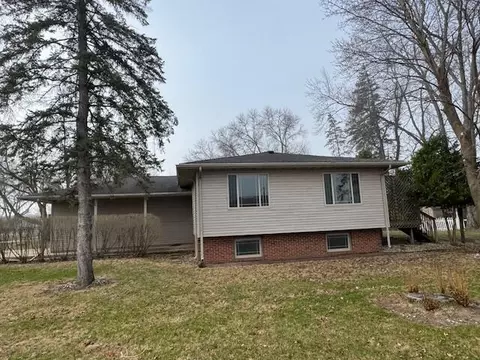 2406 Woodcrest, Portage, WI 53901