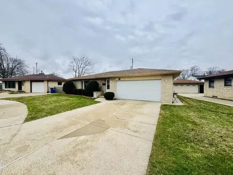 2210 Savoy, Racine, WI 53404