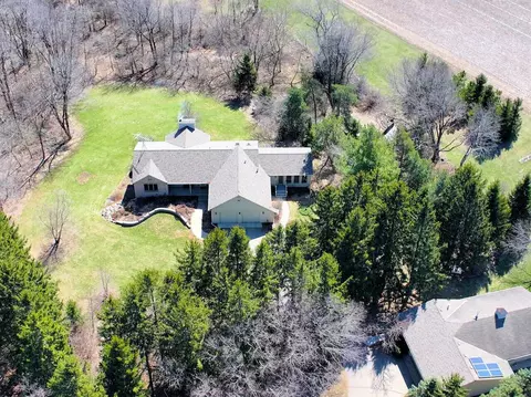 n5864 Hargraves Road, Spring Prairie, WI 53105