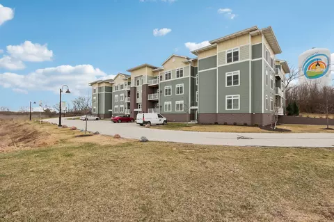 265 Thurow #307, Oconomowoc, WI 53066