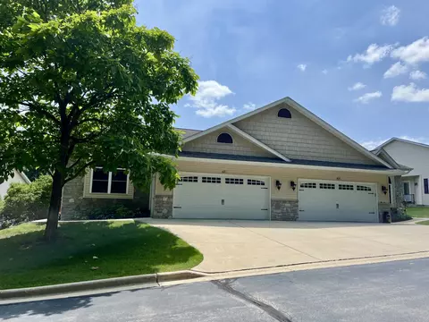 421 Nature Hvn #15, Kewaskum, WI 53040