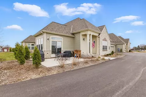 1507 Sandhill, Hartland, WI 53029