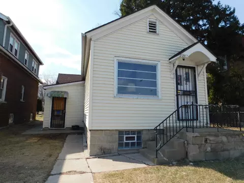 2457 N Holton, Milwaukee, WI 53212