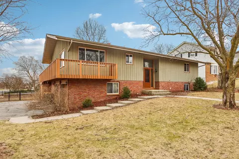1207 Chapel Hl, West Bend, WI 53095