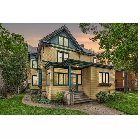 233 9th #235, La Crosse, WI 54601