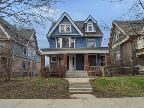 2810 W Mckinley, Milwaukee, WI 53208