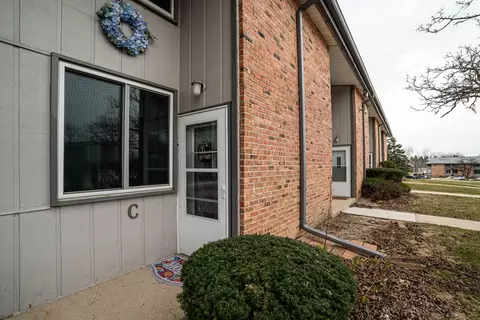 1440 Big Bnd #C, Waukesha, WI 53189