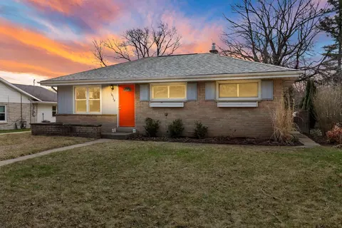 10529 W Garfield, Wauwatosa, WI 53226
