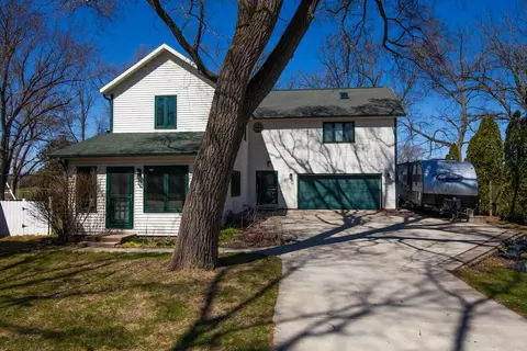 300 Lincoln, Mukwonago, WI 53149