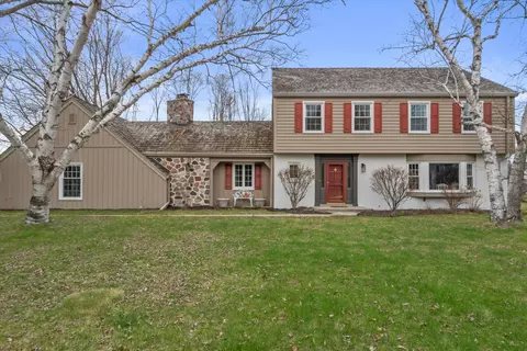 714 W Mc Intosh, Mequon, WI 53092