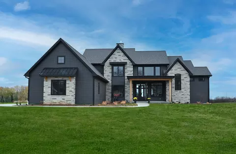2819 Windward, Delafield, WI 53018