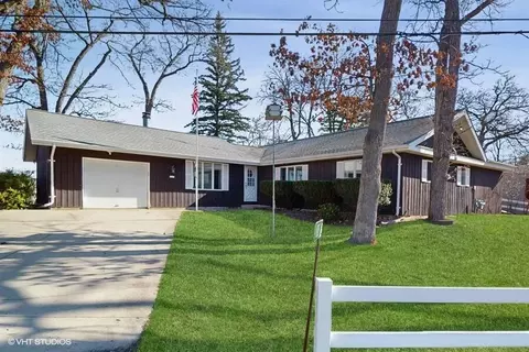 8115 W Lakeshore, Burlington, WI 53105