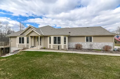w243n2221 Deer Park #A, Pewaukee, WI 53072