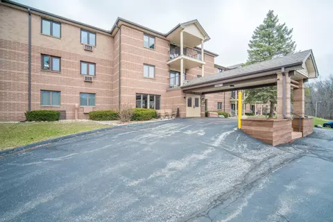 530 N Silverbrook #206, West Bend, WI 53090